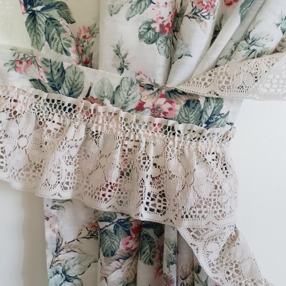 Vtg Priscilla Curtains Antique Rose Lace 84W x 87L - Picture 5 of 10